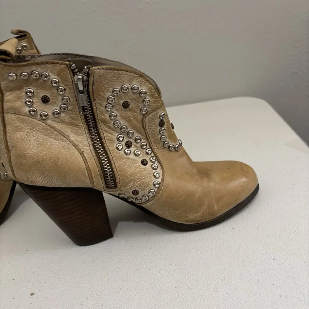 Steve Madden Leather Studded Western Booties Tan  Size 8.5
